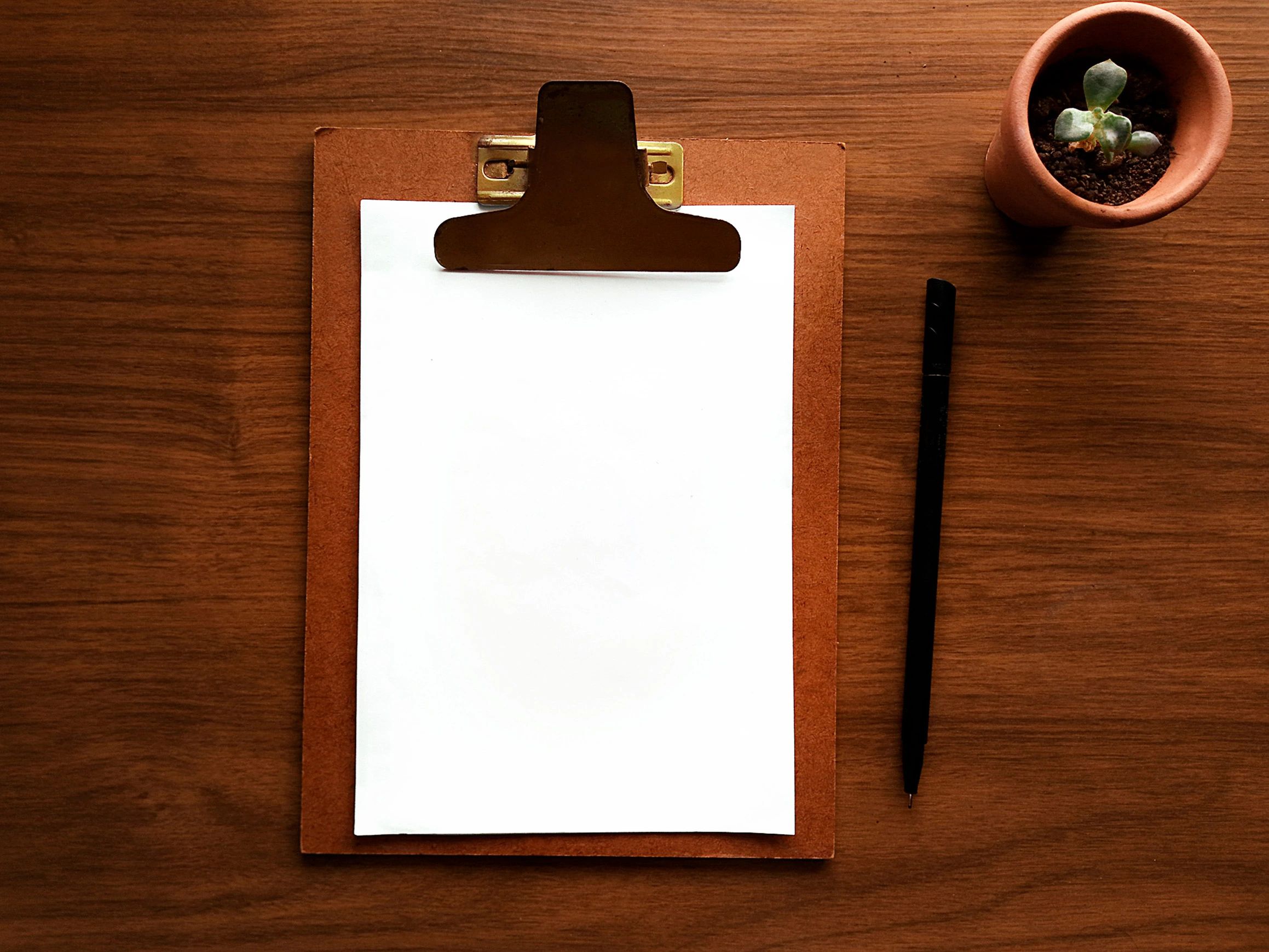 Writer workspace with clipboard and pen
